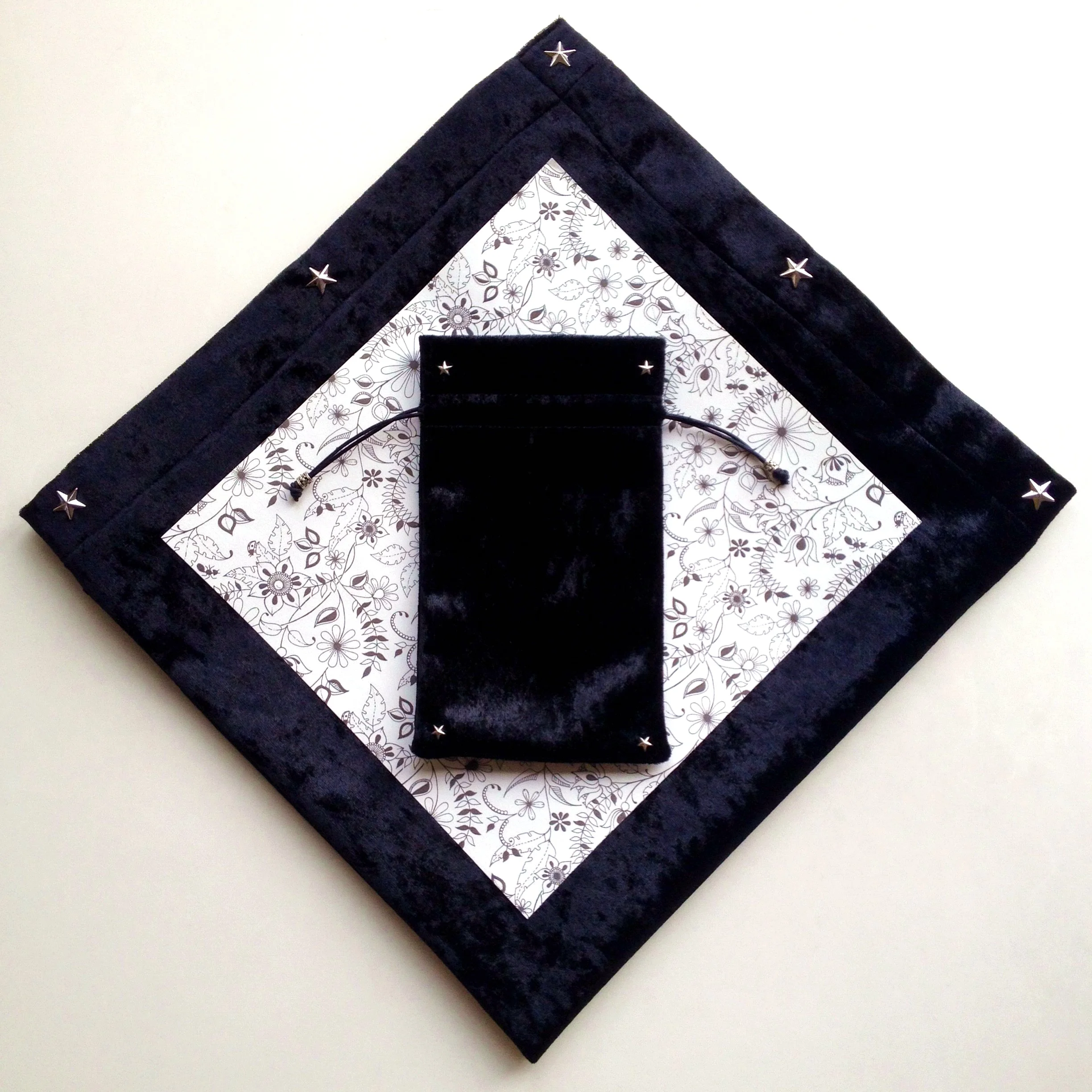 65x65 см синий/фиолетовый/черный/темно-синий бархат Таро скатерть флокирование ткань пентаграмма стиль настольная игра, карты Таро - Цвет: Tablecloth and bag