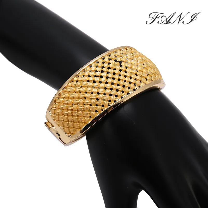 

Fani 2018 Fashion Handmade Gold color Bracelets Pearl Crown Tower Bracelets & Bangles Women Brand Jewelry brazaletes pulseras