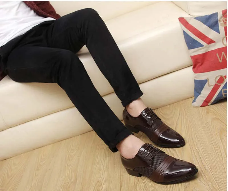 Classic Men Oxfords Leather Shoes Breathable Suit Formal Shoes Italian Man Dress Pointy Shoes Male Vintage Black Brown