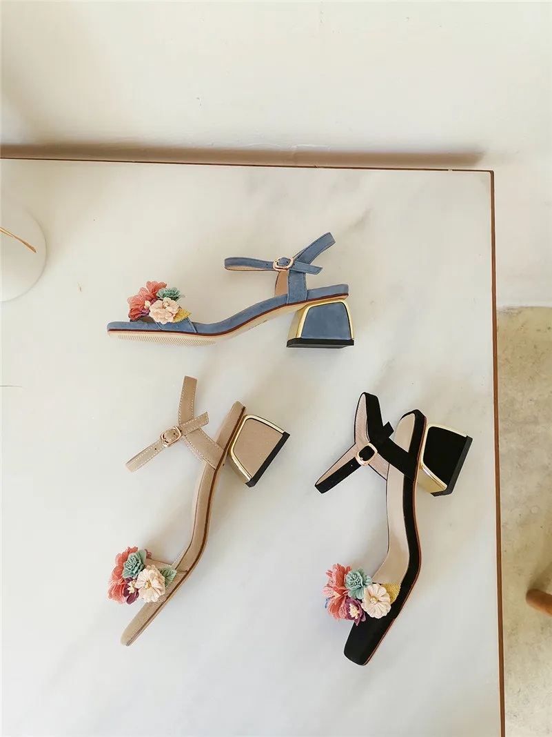FEDONAS/Модные женские сандалии с квадратным носком, украшенные цветами; Элегантные замшевые вечерние Женская офисная обувь на высоком каблуке с пряжкой