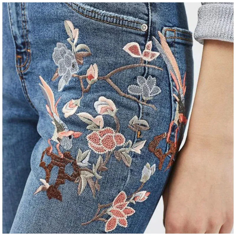 вышивка гладью на джинсах. задние карманы на джинсах мужских. вышивка карманов джинсов. вышивка гладью на джинсовых шортах. идеи вышивки на джинсах.