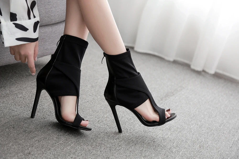 Брендовая модная обувь; женские босоножки на высоком каблуке; тканевые сандалии-гладиаторы в римском стиле с открытым носком; черные Лоскутные туфли на высоком каблуке-шпильке