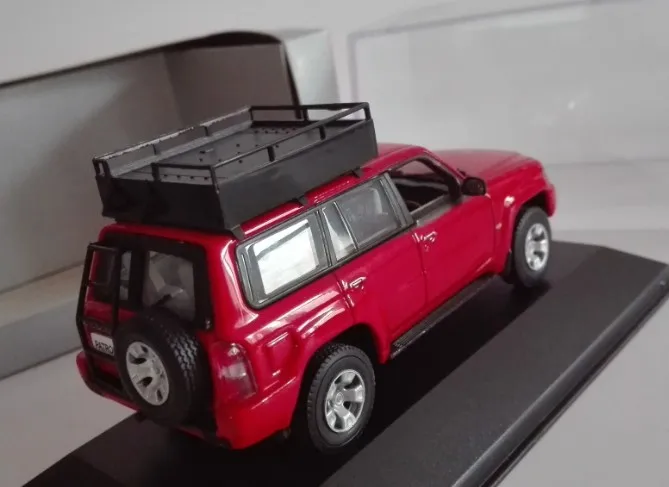 1:43 NISSAN PATROL красный сплав модель автомобиля литья под давлением металлические игрушки подарок на день рождения для детей мальчик другой