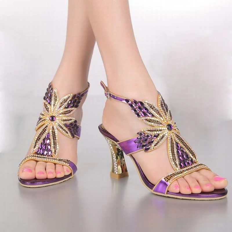 Новые горячие женщин разноцветными стразами среднем Обувь на высоком каблуке сандалии-гладиаторы женские Рим тапочки хрустальные цветы Женская летняя обувь
