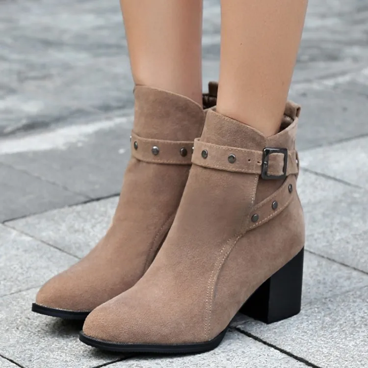 

Big Size 11 12 13 European and American wind-tipped boots with high heels and belt buckle are all Martin boots