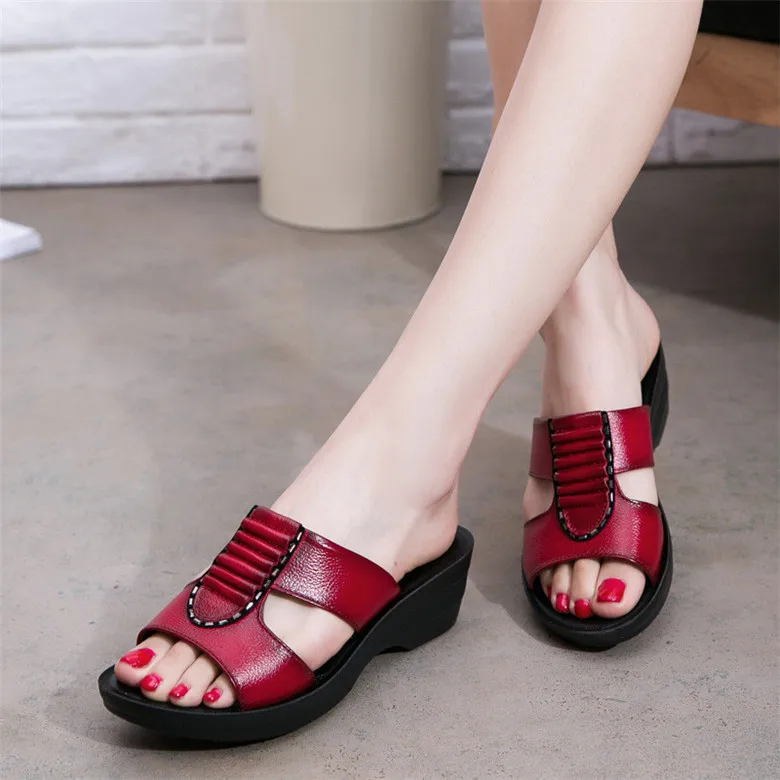 Summer-new-mother-slippers-fashion-ladies-slippers-soft-and-comfortable-casual-large-size-shoes-Woman-Slope (1)
