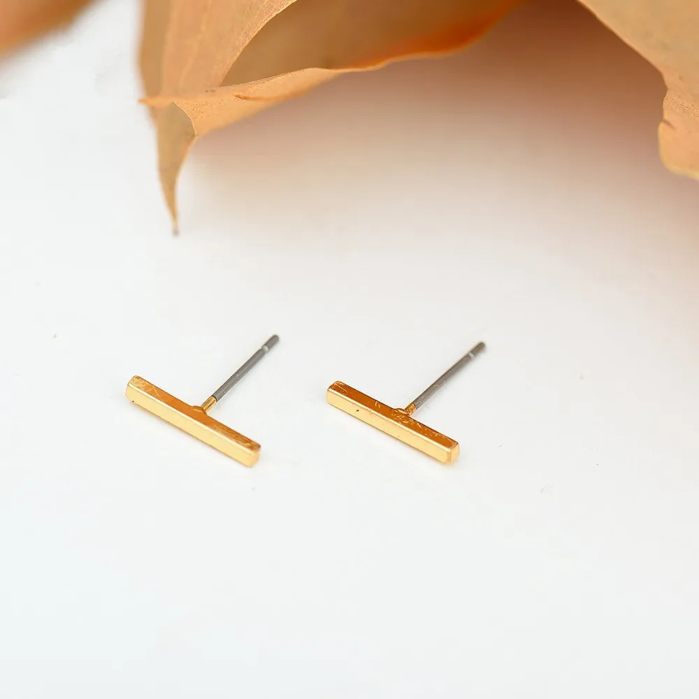 Новое поступление минималистичные серьги гвоздики из сплава