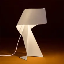 Современный минималистичный прикроватный светильник для спальни, креативная лампа для гостиной, настольная лампа с металлическим галстуком, лампа для оригами и бумажных поделок