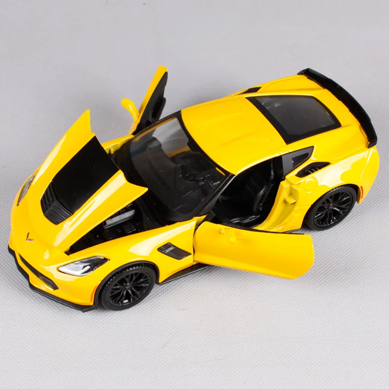 Maisto 1:24 2015 Corvette Z06 желтая синяя для автомобиля литья под давлением охлаждение