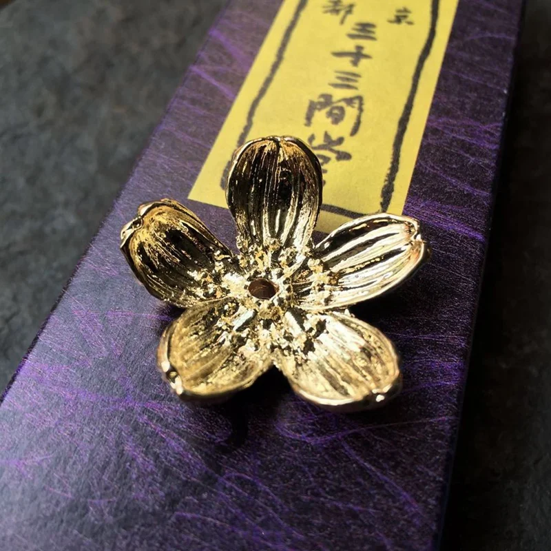 

1pcs Cherry Blossoms Incense Burner Copper Aromatherapy Stick Holder Gift Buddhism Supplies Plate Hole Diameter1.2 2 3mm AAA0035