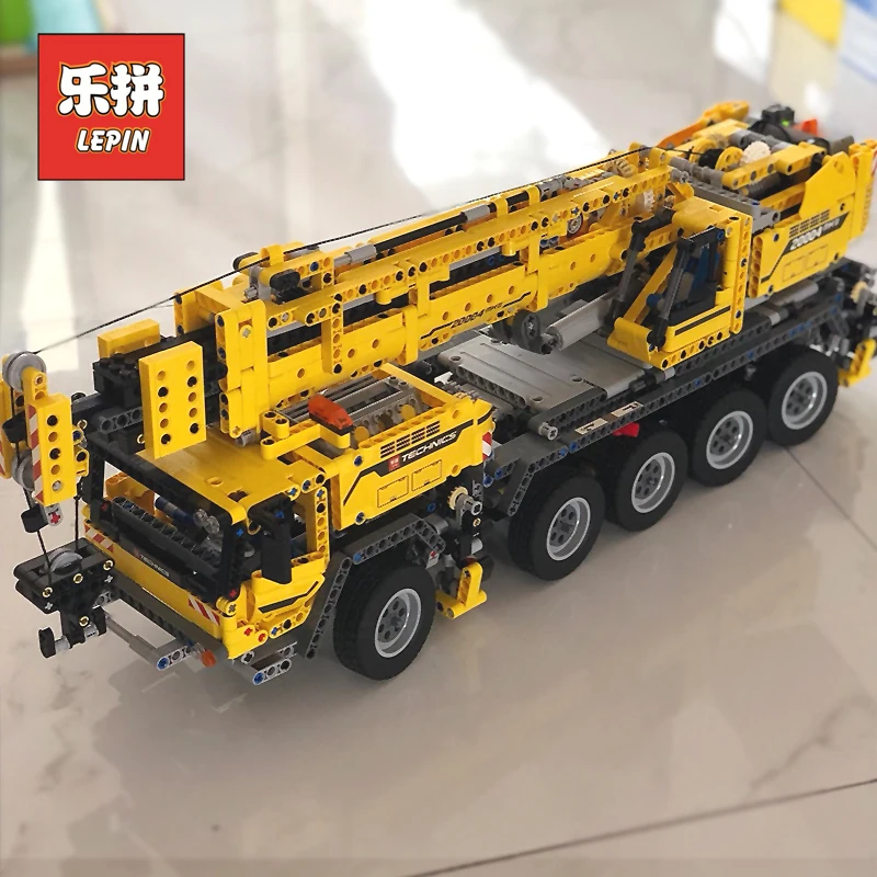 

LEPIN 20004 In Stock 2606Pcs Technic Motor Power Mobile Crane Mk II Model Building Kits Blocks Bricks Christmas Gift Toy 42009