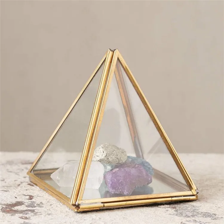 Pyramid shape Glass Geometric3