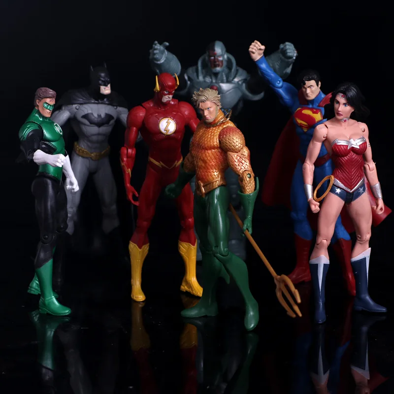 

2020 Anime Figure 17 cm Superheroes Batman Green Lantern Flash Superman Wonder Woman PVC Action Figures Kids Toys Dolls Model