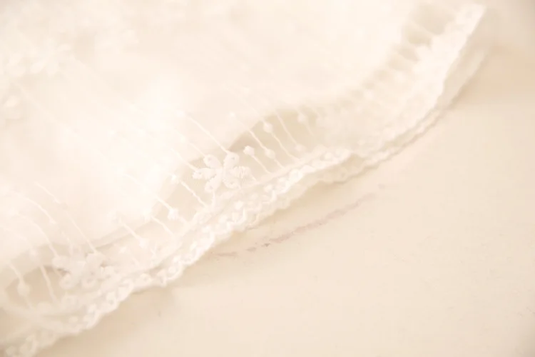 Новый Демисезонный Обувь для девочек Корейская детская одежда Кружево вышивкой платье принцессы детская одежда белый