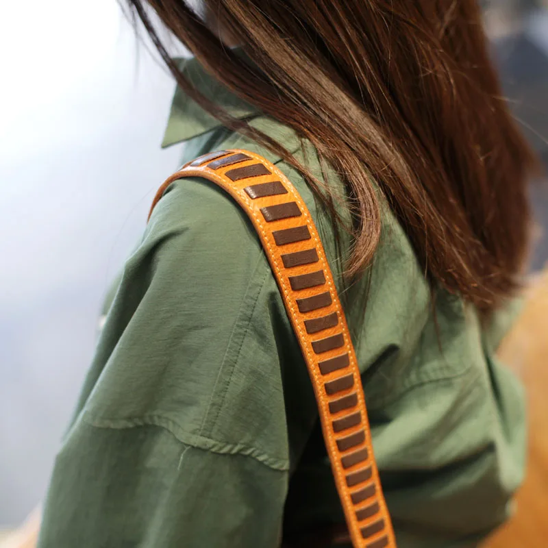 AETOO The first layer of leather wide shoulder strap bucket bag handbags new retro large capacity leather shoulder Messenger bag