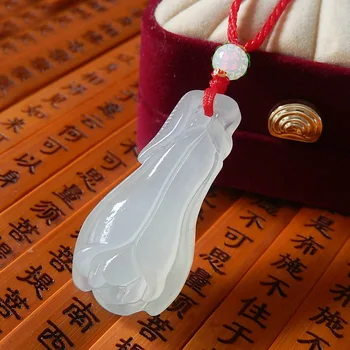 

Elegant orchid pendant Pure hand carved a small green orchids pendant tie-in bead string necklace charm female style