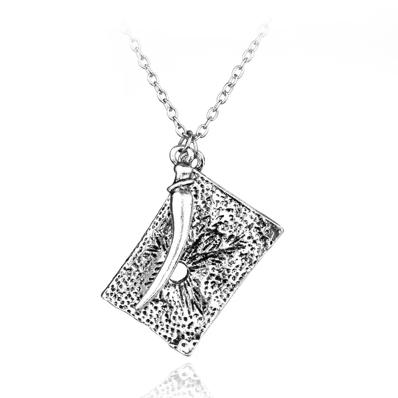 

Lord Voldemort's Horcrux Tom Riddle's Diary Serpent Tooth Pendant Necklace Halloween Cosplay Accessory Holiday Birthday Gift