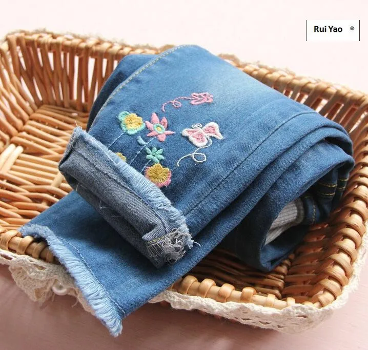 

Y31373939 Retail 2017 New Fashion Baby Girls Jeans Solid Embroidery Flower Girl Pants Denim Lolita Children Clothes