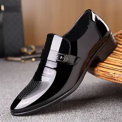 Деловые модельные туфли в джентльменском стиле; Яркие туфли из лакированной кожи; мужские оксфорды без застежки на плоской подошве; черные