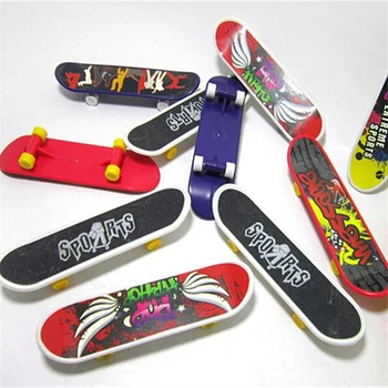 

2pcs High Quality Cute Party Favor Kids children Mini Finger Board Fingerboard Alloy Skate Boarding Toys Gift