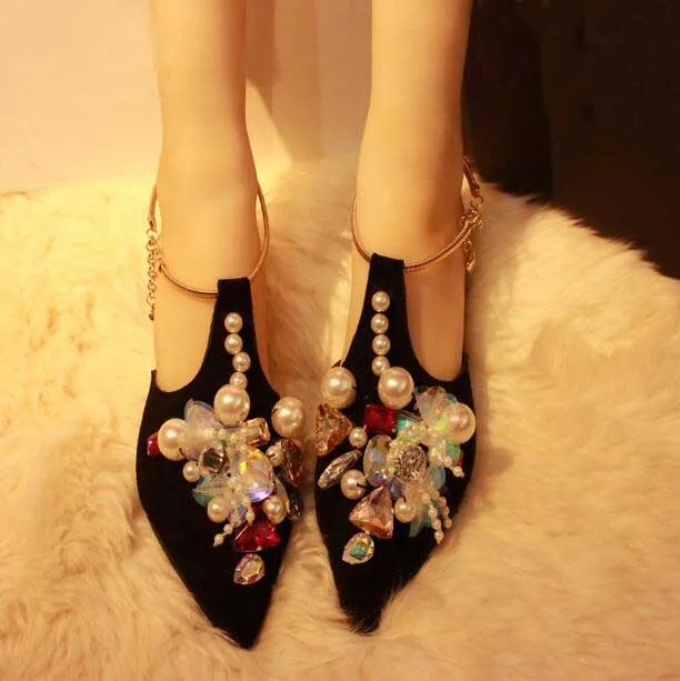 

2018 New Pointed cowhide Europe Station Flat with Large-scale Cosmopolitan Crystal Diamond Shoes Sandals