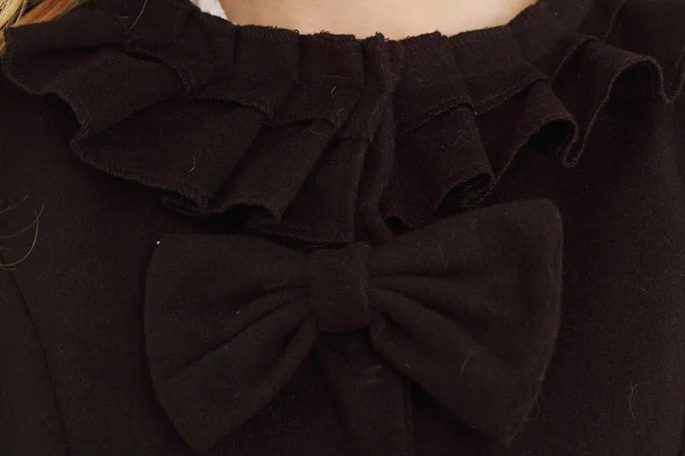 Черный сладкий Лолита Тонкий облегающий теплый зимний длинный расклешенный рукав кружева обрезки пальто с бантом