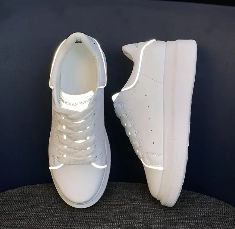 

2019 Autumn New Women Designer Wedges White Flat Shoes Female Platform Sneakers Feminino Luminous Shoes Woman Vulcanize Shoes