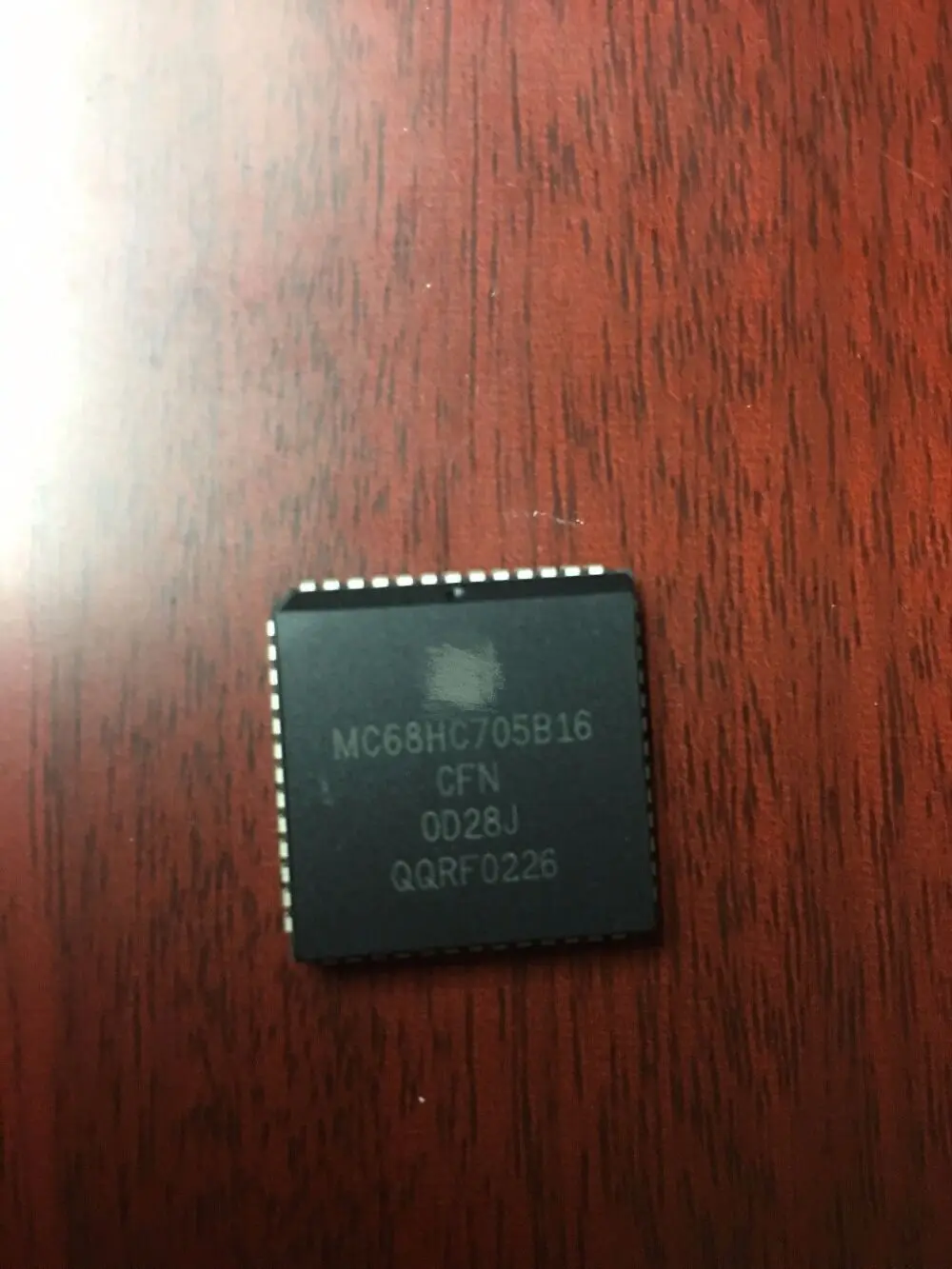 

Free shipping 2pcs/lot MC68HC705 MC68HC705B 68HC705B16 MC68HC705B16 new