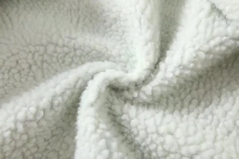 4690234611_324988749