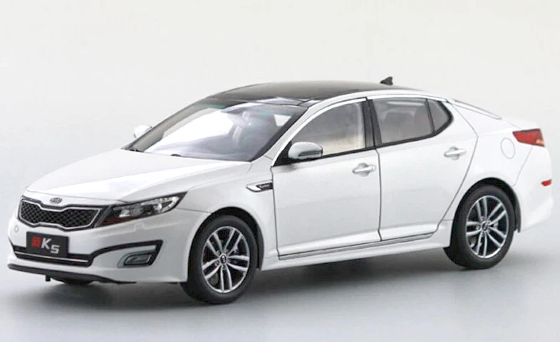 

1:18 Diecast Model for Kia New K5 Optima 2010 White Alloy Toy Car Miniature Collection Gifts