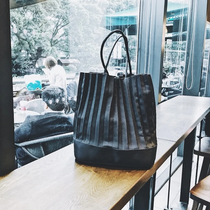 

vertical pleats totes bags Lightweight and durable pleated shoulder bags shopping bag