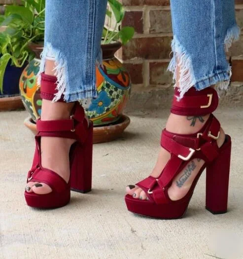 

New Arrivals Yellow Pink Buckle Strap Platform Women Sandals Chunky Heels Metal Decoration Cut-out Gladiator Sandals Shoes
