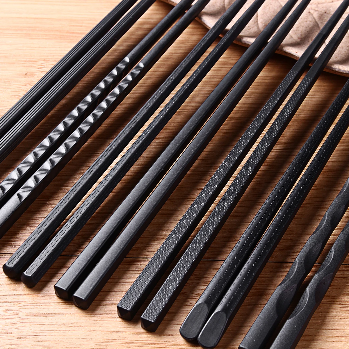 

Japanese Styles Chopsticks Black Non-Slip Sushi Chopsticks Set Chinese Food Tools Tableware Kitchen Accessories 1 Pair 7 Types