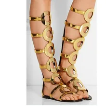 Золотые кожаные летние сандалии с вырезами; сапоги до колена на плоской подошве; сандалии-гладиаторы; женские ботинки; женская обувь; Botas
