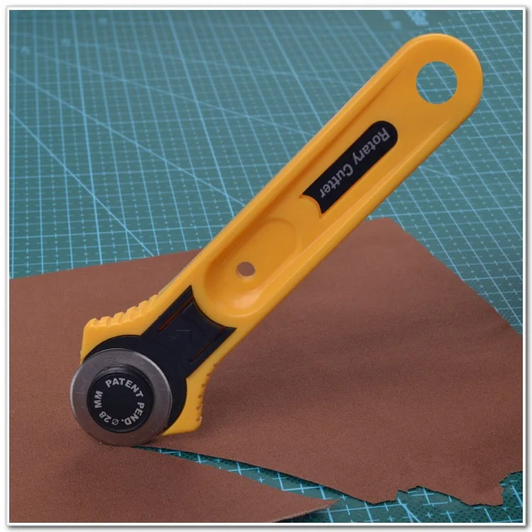 

2016 New Yellow Adult Roller Cutter Blade Circle Cloth Round 28mm