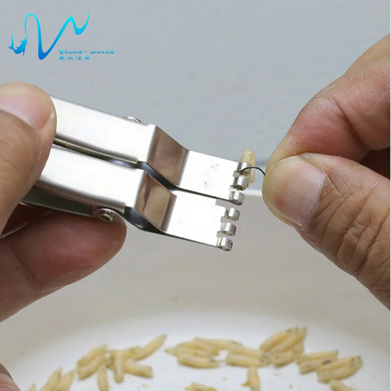 

2018 YUMOSHI Brand Fishing Angleworm ,Earthworm Clip Fishing Tools Fishing Accessories Fishing Tackle Good Quality
