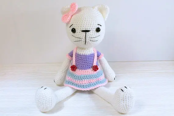 кошка амигуруми. игрушки амигуруми котята. вязаная кошечка. вязаные игрушки. вязвнная игрушка кошка.