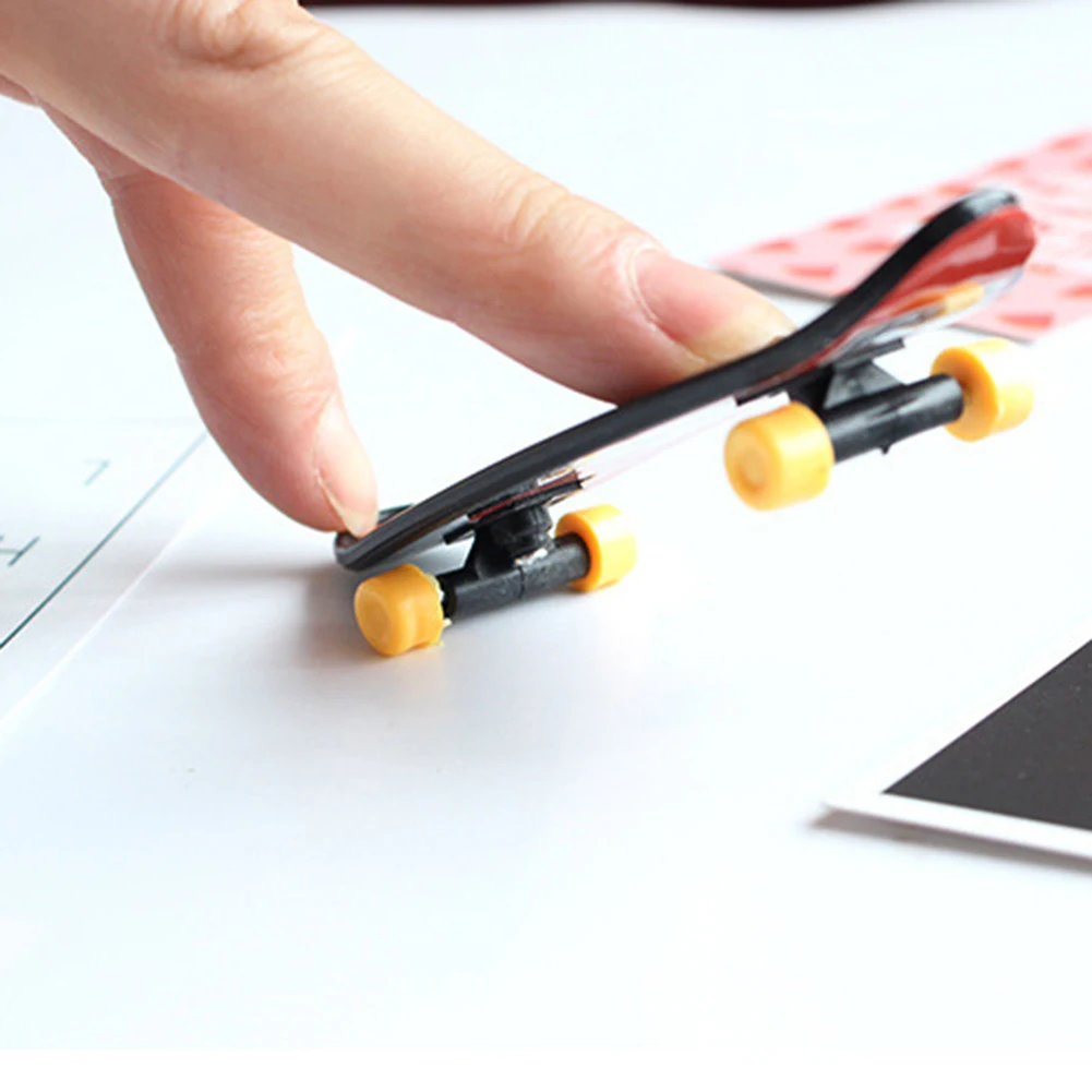 Детские развивающие креативные пальцевые движения палец доска мини фингерборд сплав скейт игрушки случайного цвета