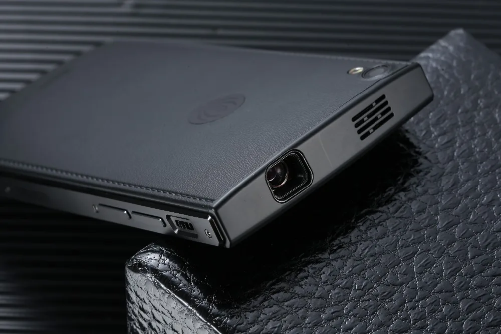 M3 Smartphone 4GB 64GB Octa Core Projector mobile Business mobile Mini family projector 5000 mAH 5.9\