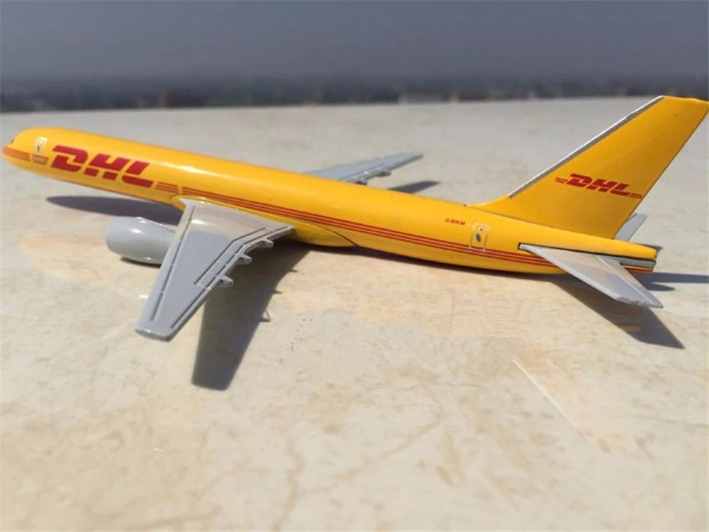 1:400 детские игрушки Боинг 757 200 B757 экспресс доставка DHL самолёт 1/400 желтый литые