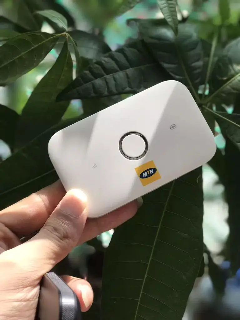 E5573 UNLOCKED WHITE LTE 4G & 3G Mobile MIFI WIFI Wireless Modem for