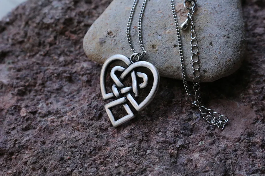 heart knot necklace