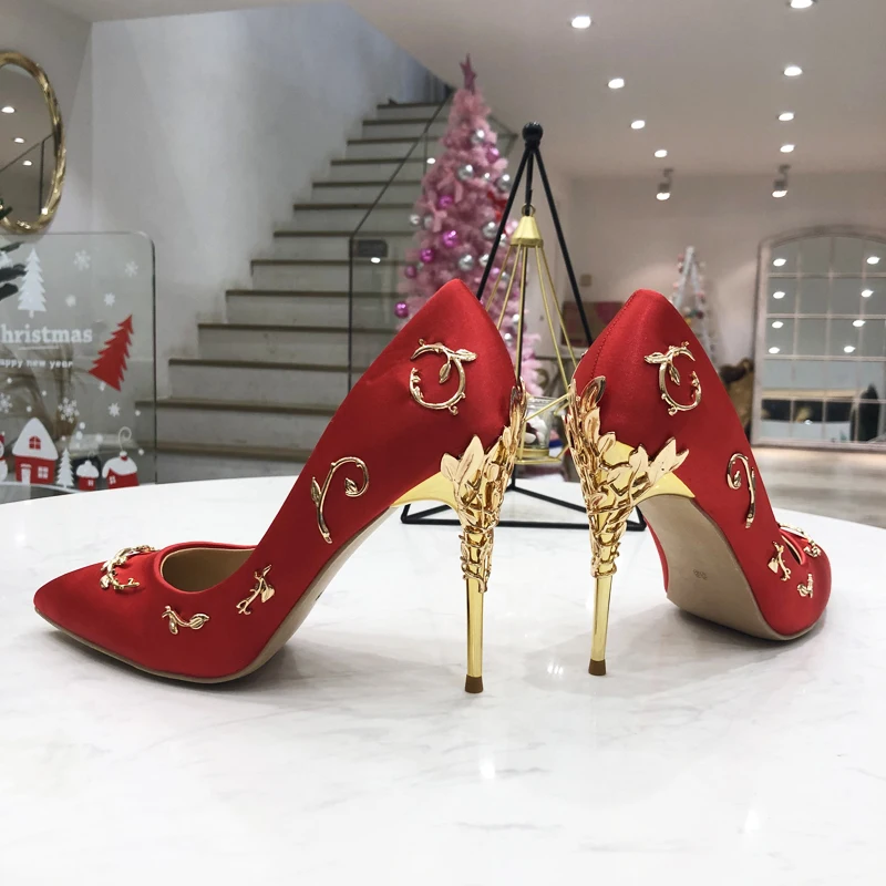 

2019 New Fashion Golden Metal Decoration Fine with Shallow Satin Single Shoes Red High Heels Chattering Pointy Bridesmaids Shoe