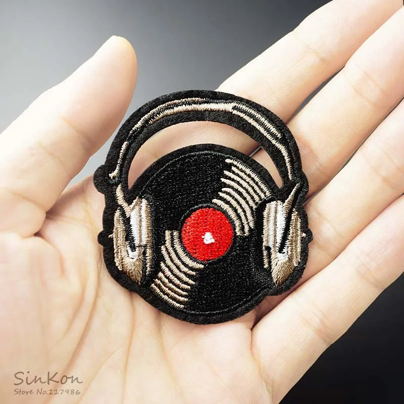 

Record Music Size:5.2x5.8cm Iron On Patch Sew Embroidered Applique Fabric for Jacket Badge Clothes Stickers