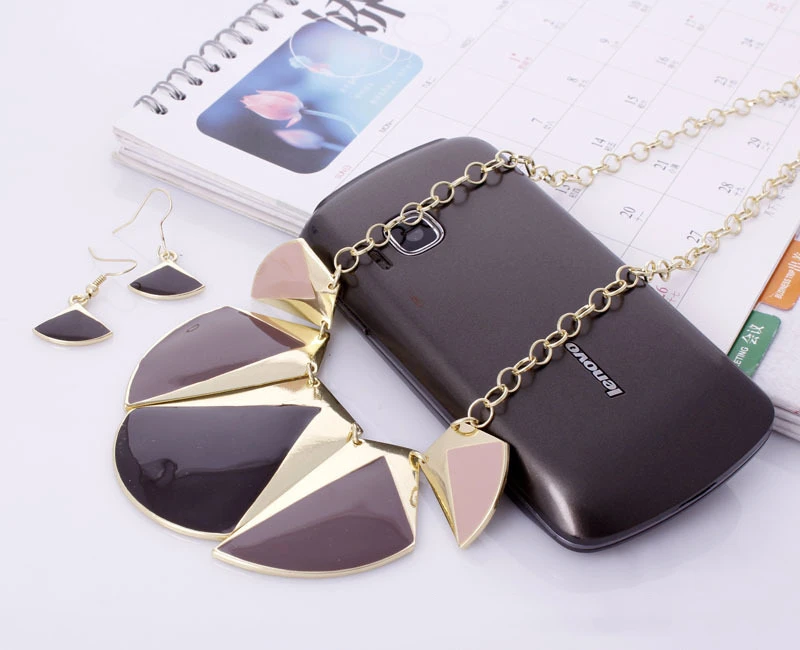 1052141552_1217438341