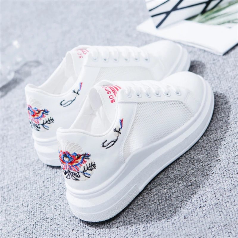 

2018 Women Casual Shoes Spring Summer Women Shoes Fashion Embroidered Breathable Hollow Lace-Up Women Sneakers zapatos