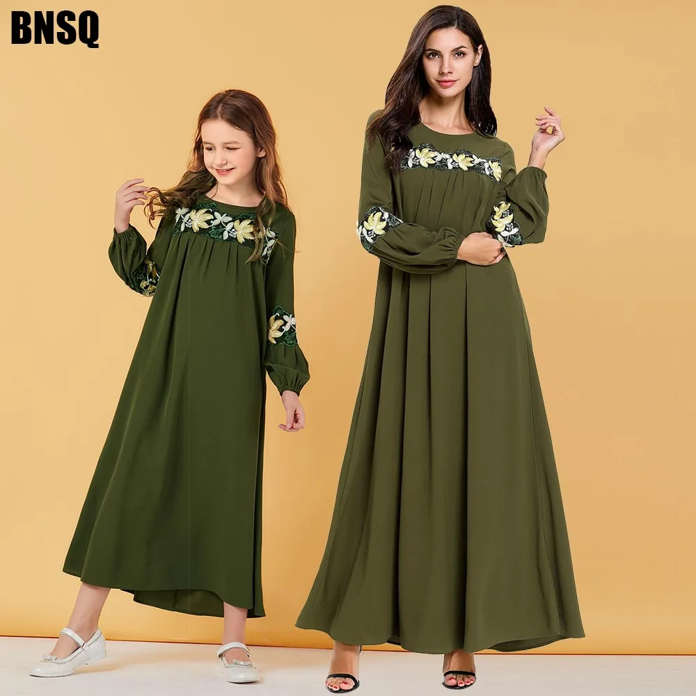 

BNSQ Kiddie Parent-Child Clothing Mother Daughter Dress Girls Green Big kiddie Applique Bubble Long Sleeved Muslim Maxi Dress