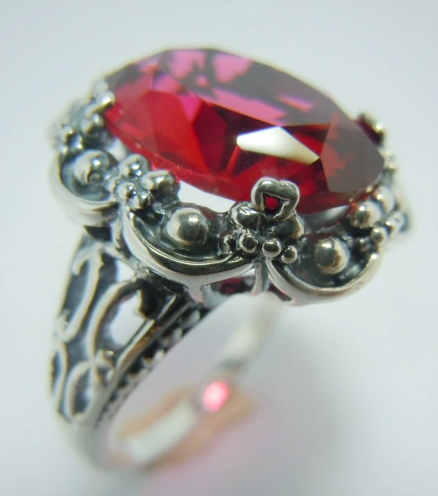 

The new 2014 lady tide van lace pattern Personality domineering PROM the ancient silver ring