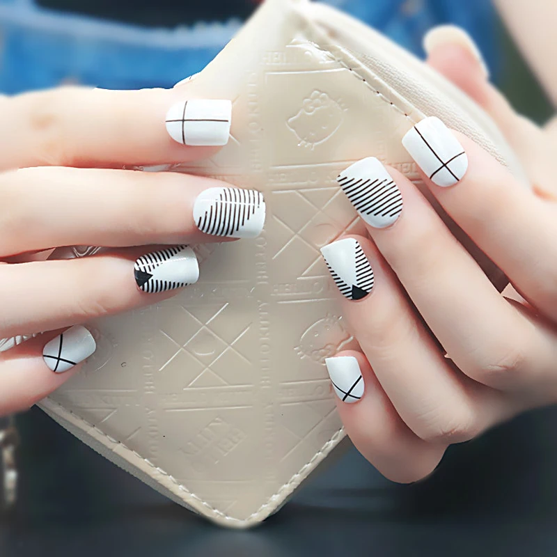 

Fashion Simple design black and white Plastic Art Short Fake False Sticker Nail Tips with Free Glue For Kids Children Girl