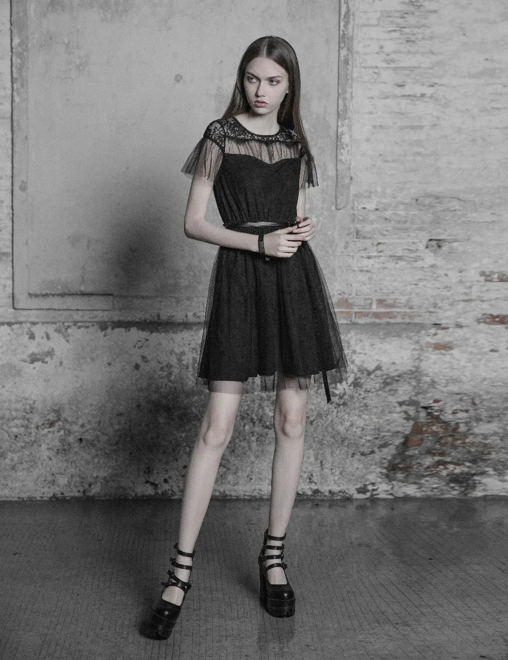 30606